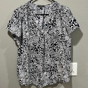 Medium Dark Blue/White Print Top